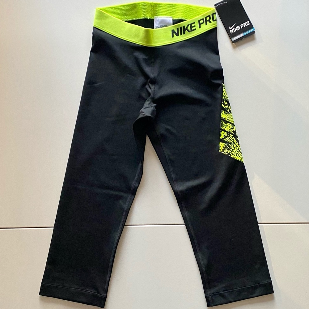 NWT Women’s XS Nike Pro Dri Fit cropped leggings